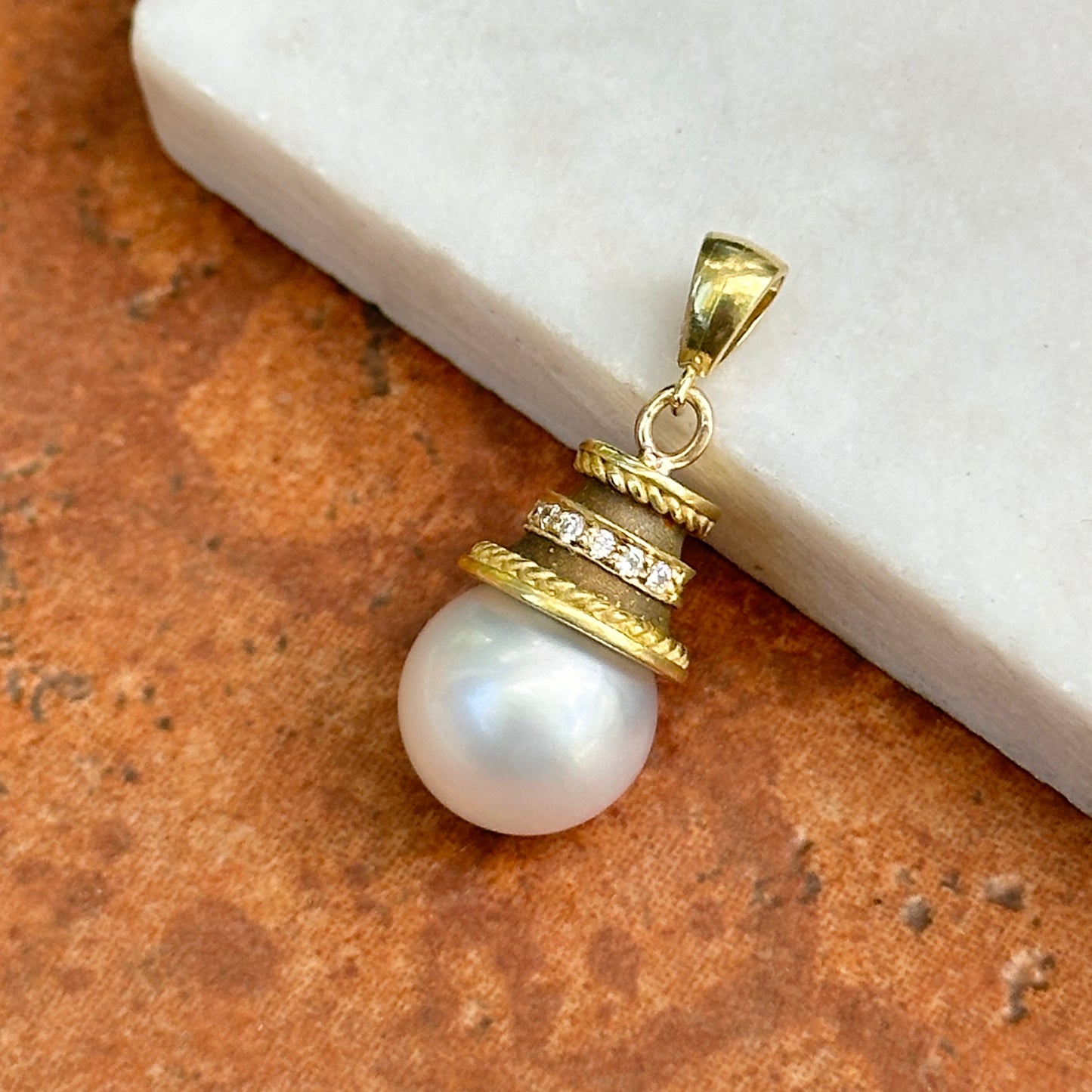 Estate 18KT Yellow Gold Round Tahitian Pearl + Round Diamond Pendant