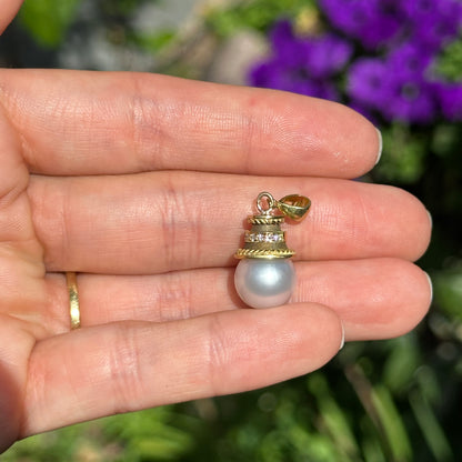 Estate 18KT Yellow Gold Round Tahitian Pearl + Round Diamond Pendant