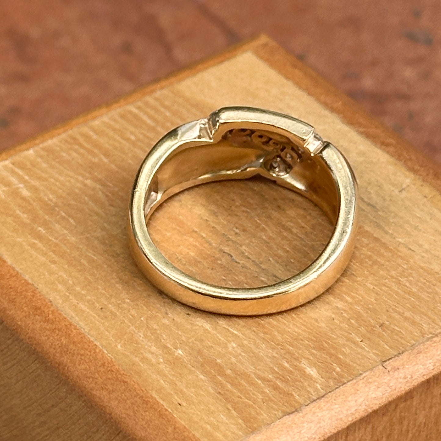 Estate 14KT Yellow Gold Mother of Pearl, Onyx, + Diamaond Ring