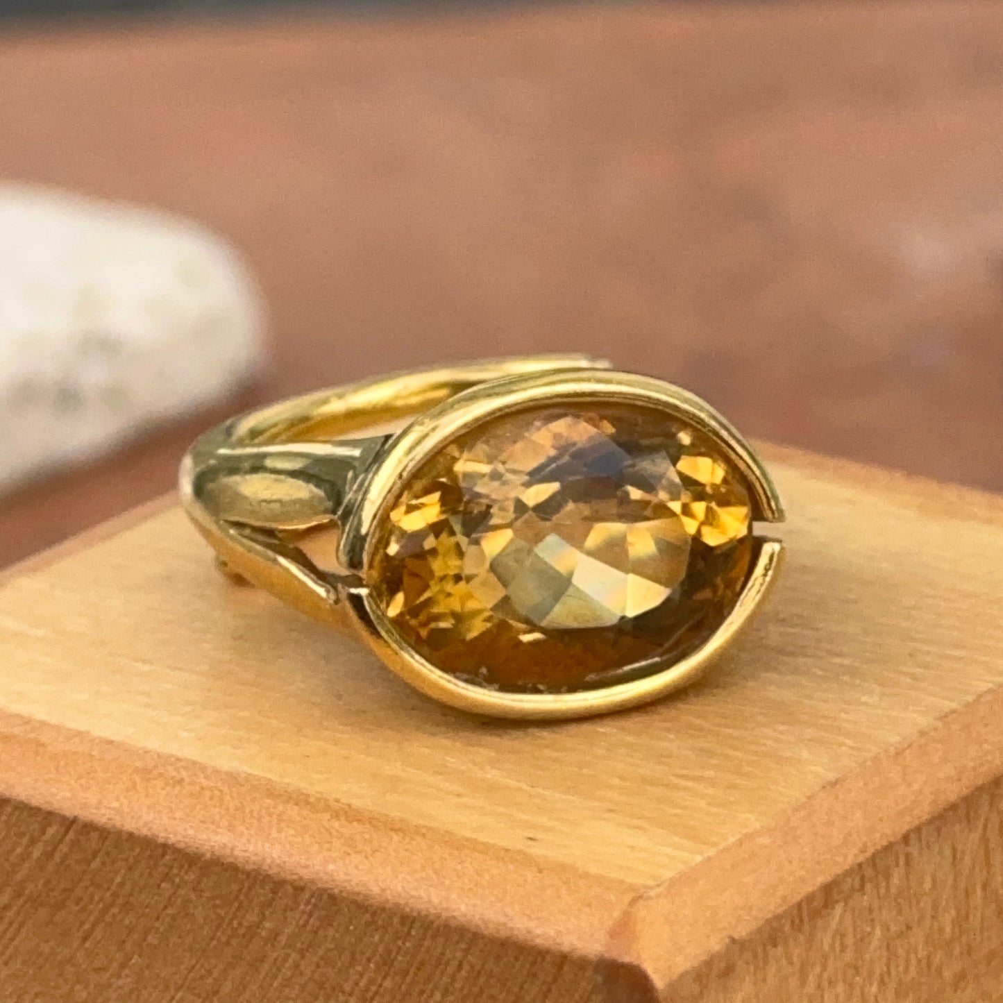 Estate Heavy 22KT Yellow Gold Oval Bezel East West Set Faceted Citrine Band Ring Solid