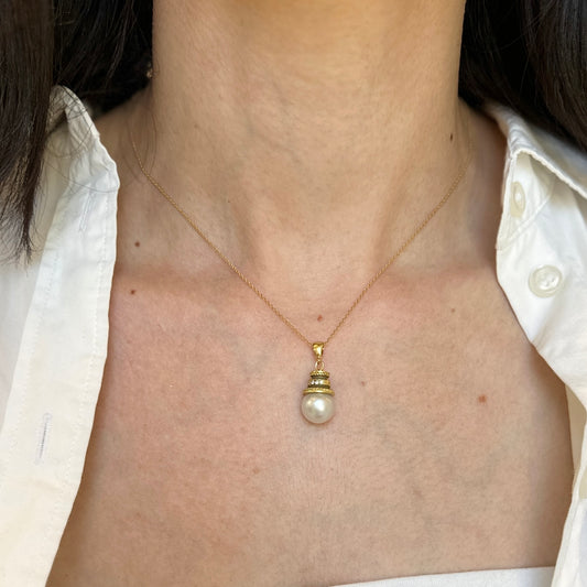 Estate 18KT Yellow Gold Round Tahitian Pearl + Round Diamond Pendant