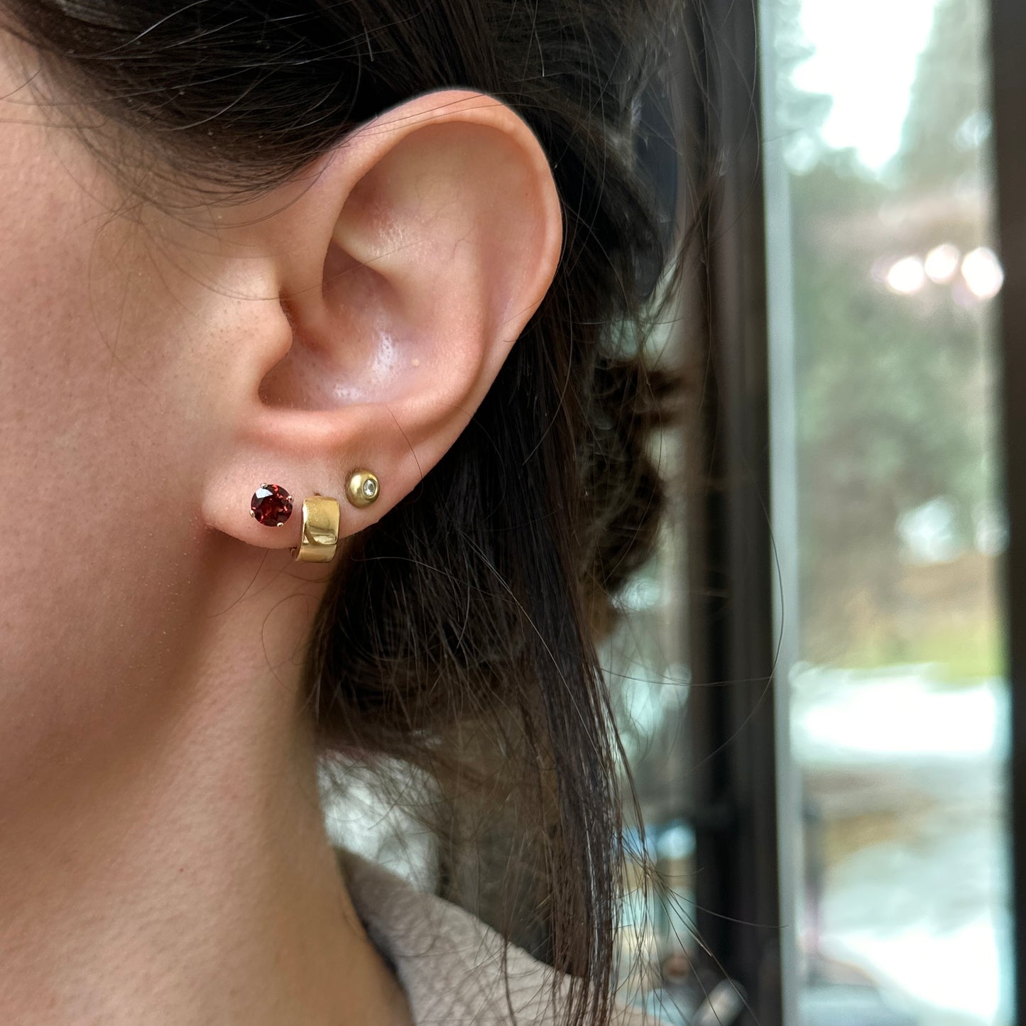 14KT Yellow Gold 5mm Round Prong Garnet Stud Earrings