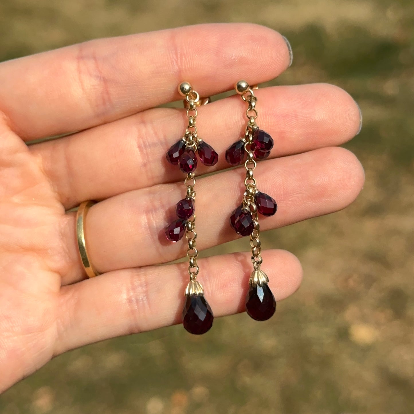 Estate 14KT Yellow Gold Briolette Garnet Dangle Earrings