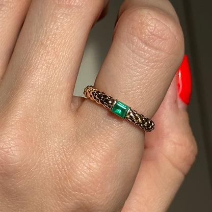 Estate 18KT Yellow Gold Emerald-Cut Emerald Mesh Band Ring
