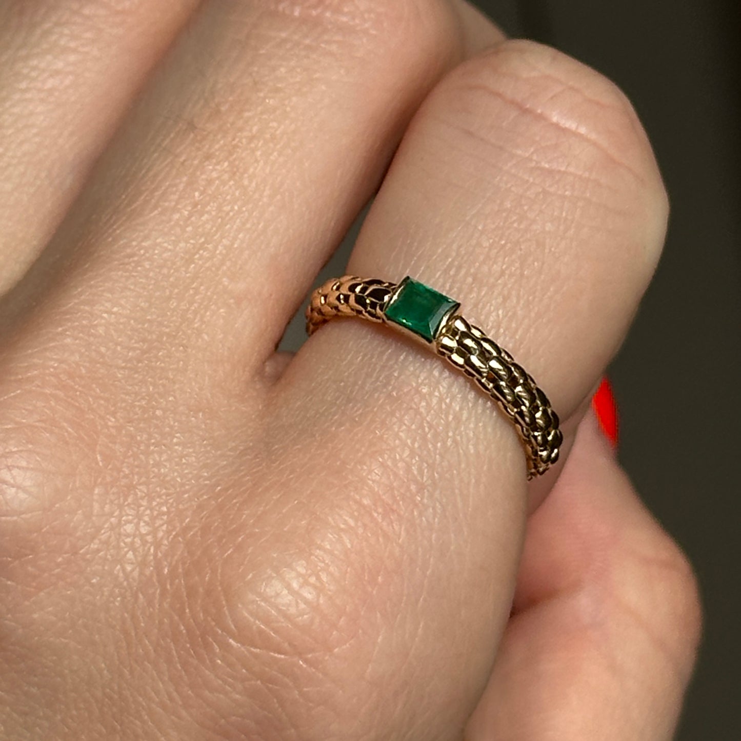 Estate 18KT Yellow Gold Emerald-Cut Emerald Mesh Band Ring