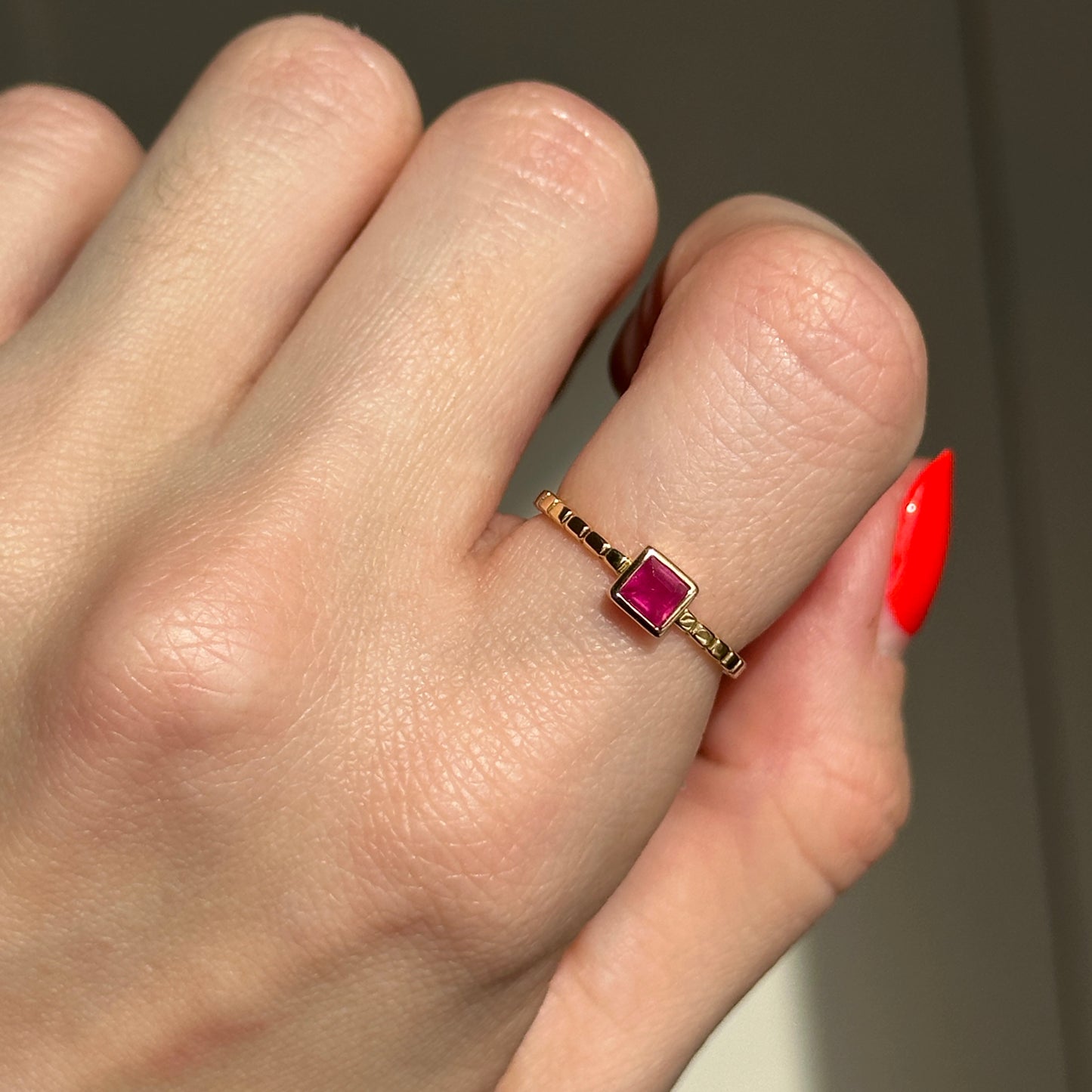 Estate 18KT Yellow Gold Square Ruby Notched Band Ring