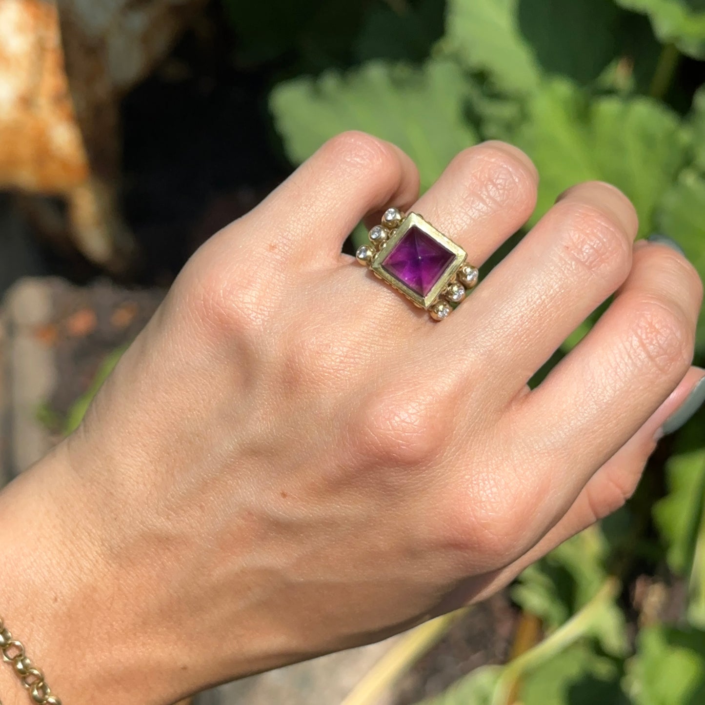 Estate 18KT Yellow Gold Sugarloaf Amethyst + Diamond RIng