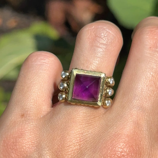 Estate 18KT Yellow Gold Sugarloaf Amethyst + Diamond RIng