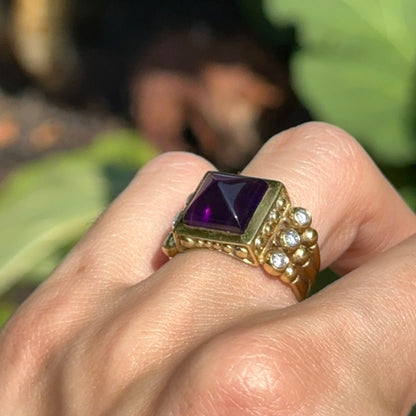Estate 18KT Yellow Gold Sugarloaf Amethyst + Diamond RIng
