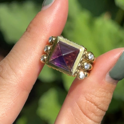 Estate 18KT Yellow Gold Sugarloaf Amethyst + Diamond RIng