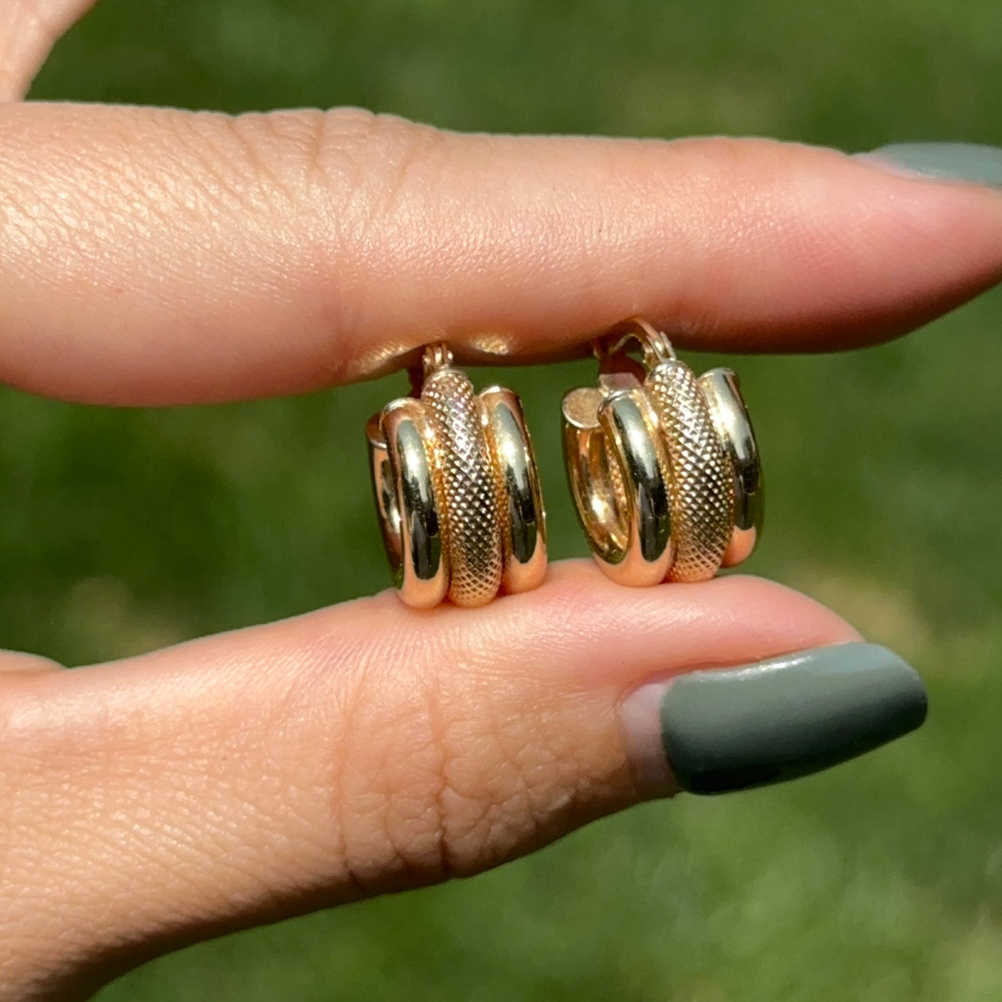 Estate 14KT Yellow Gold Mesh Ribbed Hoop Earrings 16mm