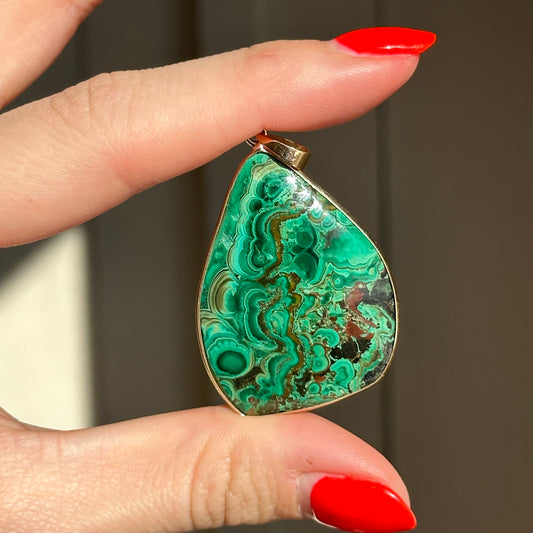 Estate 14KT Yellow Gold Green Marbled Large Irregular Triangular Malachite Pendant - LSJ