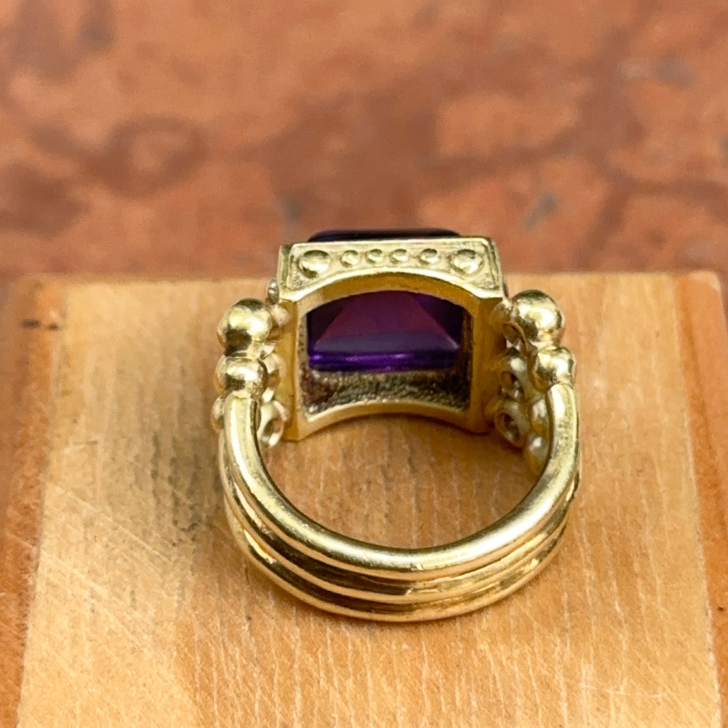 Estate 18KT Yellow Gold Sugarloaf Amethyst + Diamond RIng