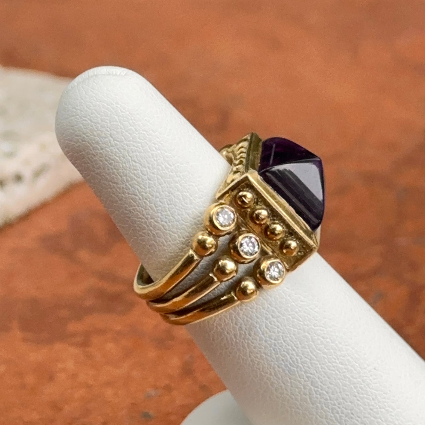 Estate 18KT Yellow Gold Sugarloaf Amethyst + Diamond RIng