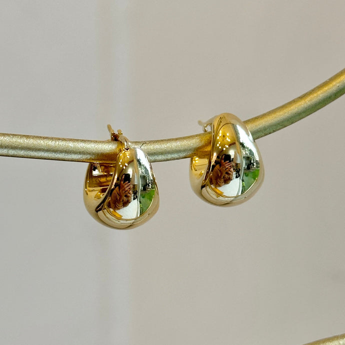 14KT Yellow Gold Tapered Huggie Hoop Earrings 15mm