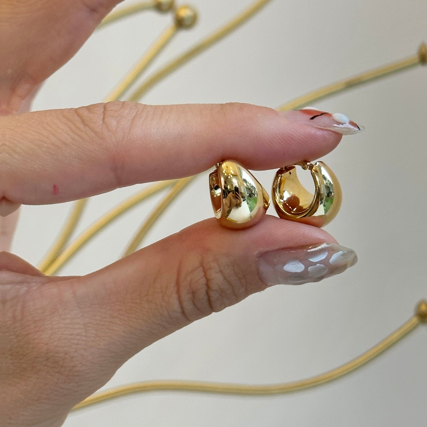 14KT Yellow Gold Tapered Huggie Hoop Earrings 15mm