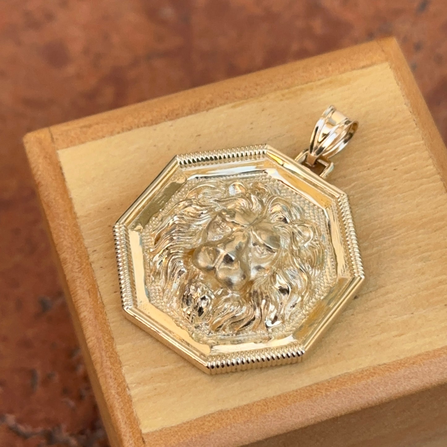 Estate 10KT Yellow Gold Lion Head Pendant