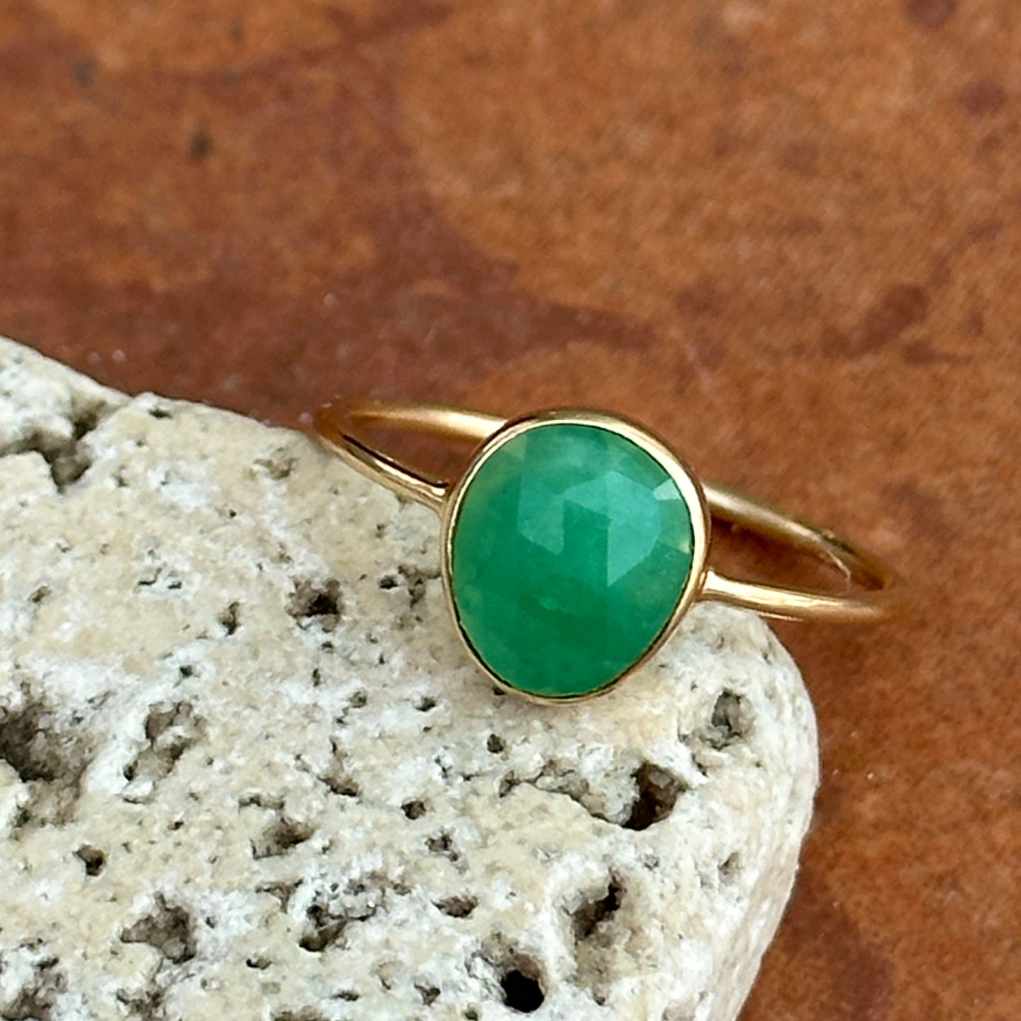 14KT Yellow Gold Bezel Oval 1.5 CT Emerald Ring
