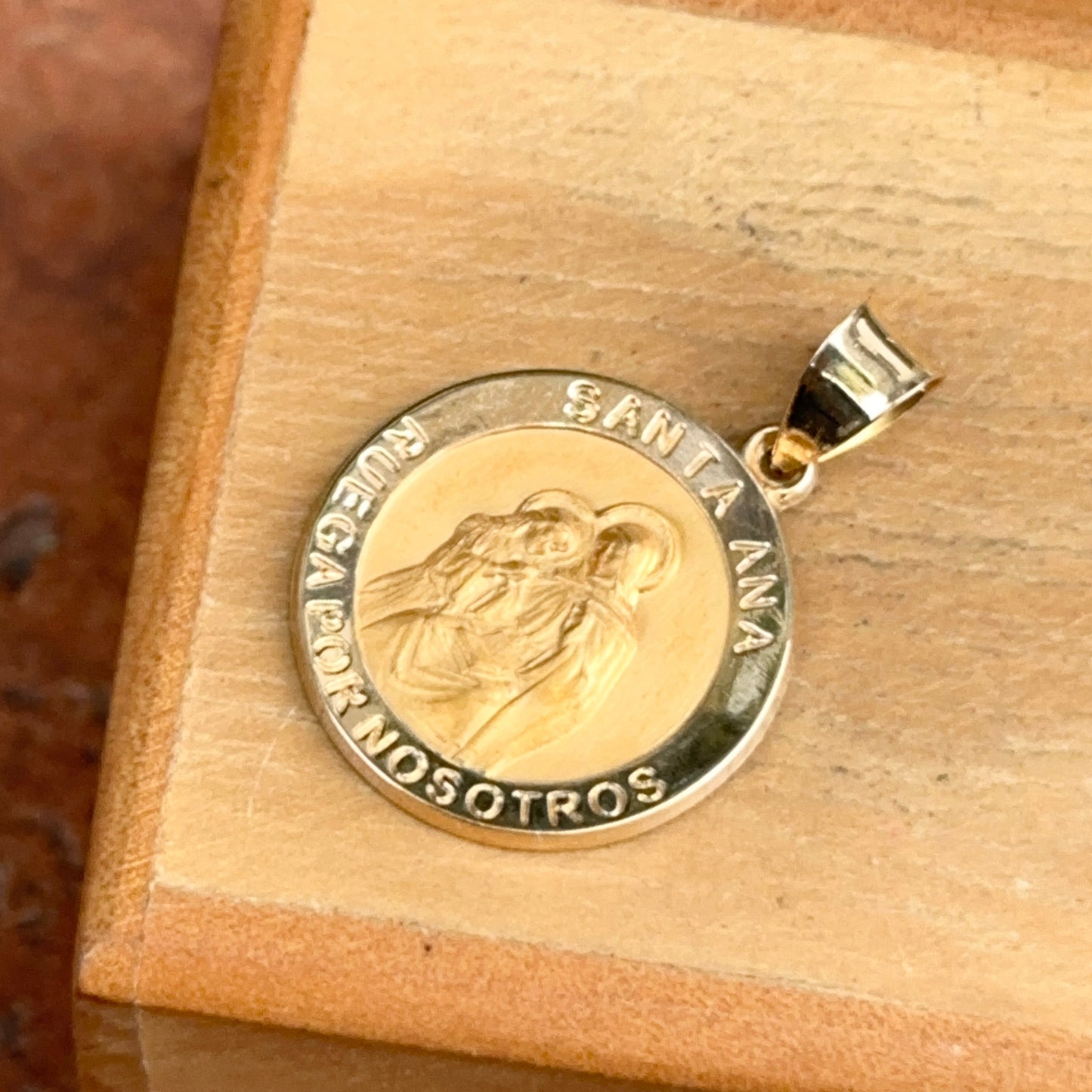 14KT Yellow Gold Spanish Santa Ana Round Medal Pendant 19mm