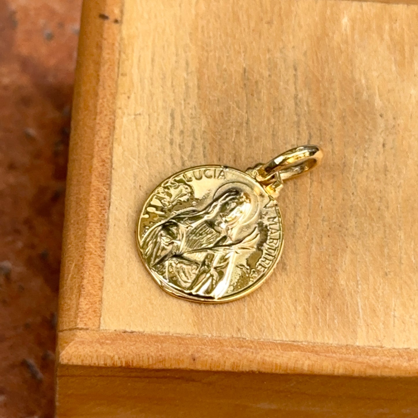 14KT Yellow Gold Polished St Lucia Medal Pendant 16mm