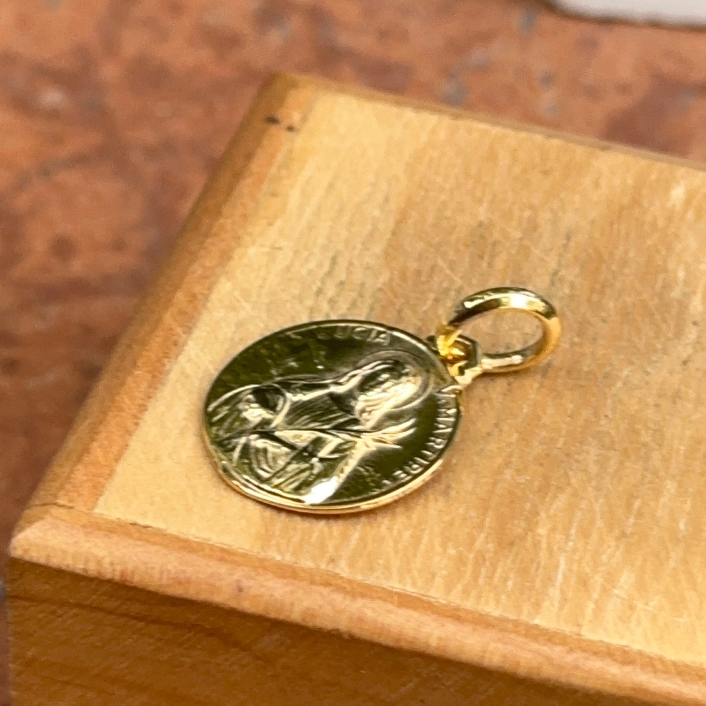 14KT Yellow Gold Polished St Lucia Medal Pendant 16mm