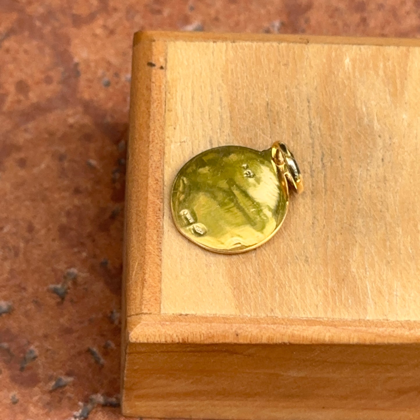 14KT Yellow Gold Polished St Lucia Medal Pendant 16mm