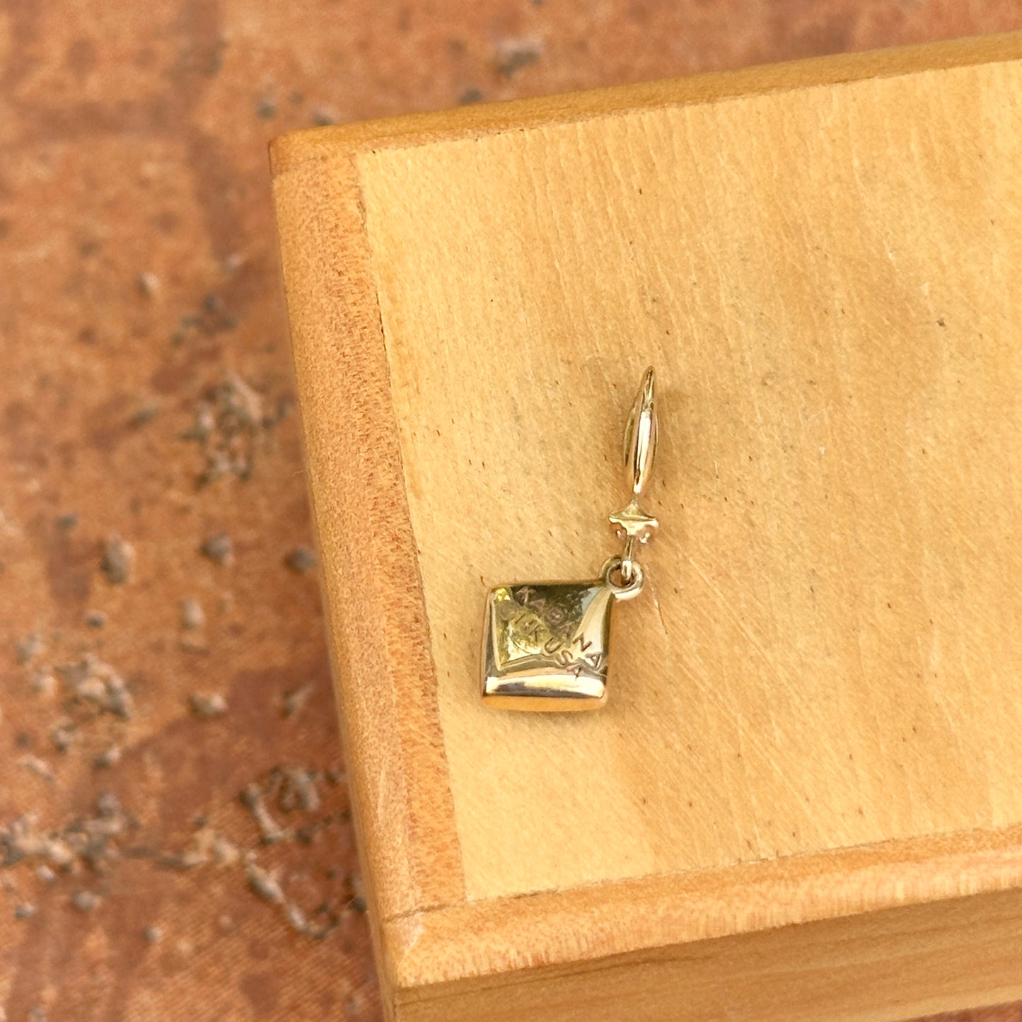 14KT Yellow Gold Kabana Lapis Lazuli + Round Diamond Pendant