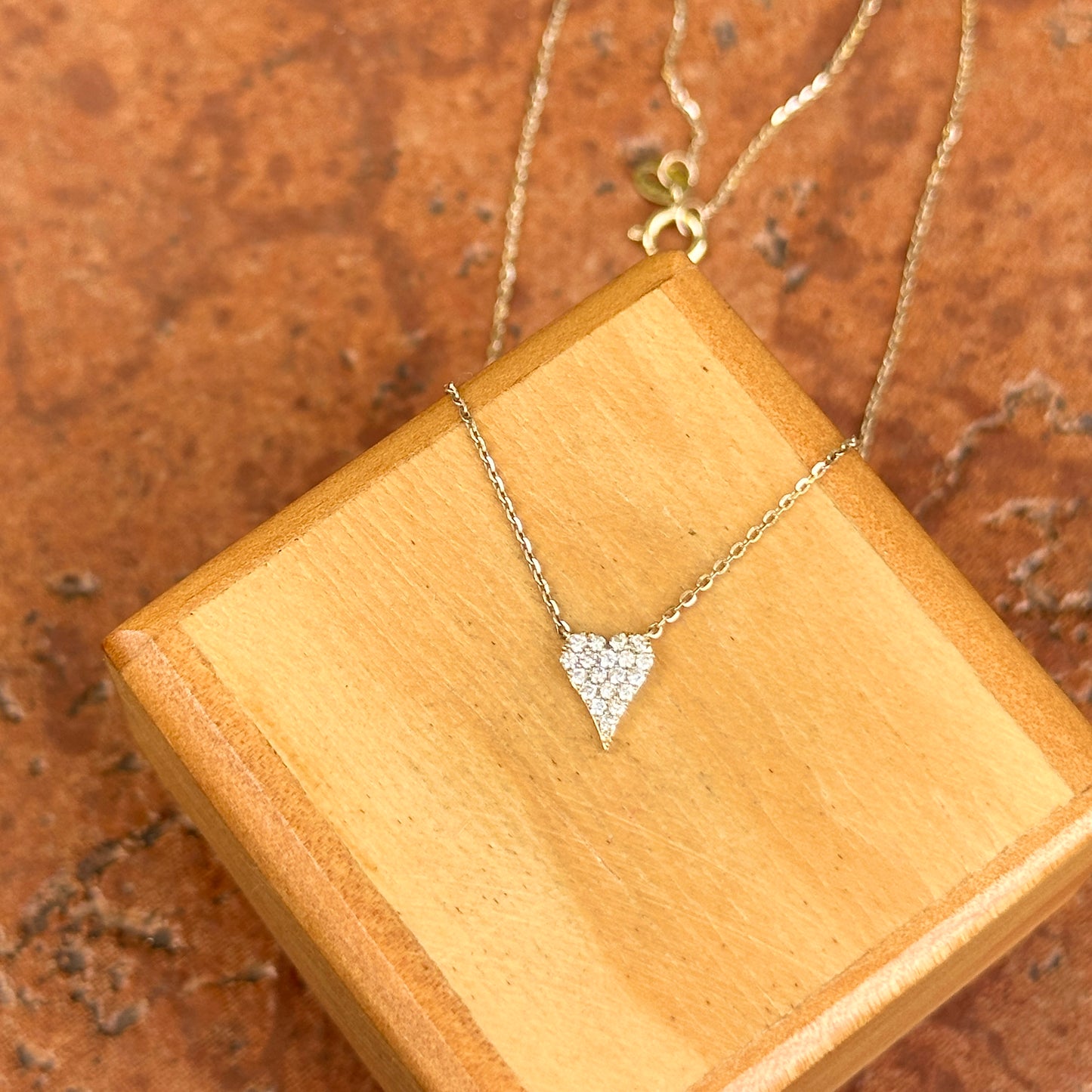 Estate 10KT Yellow Gold Pave Diamond Heart Pendant Chain Necklace