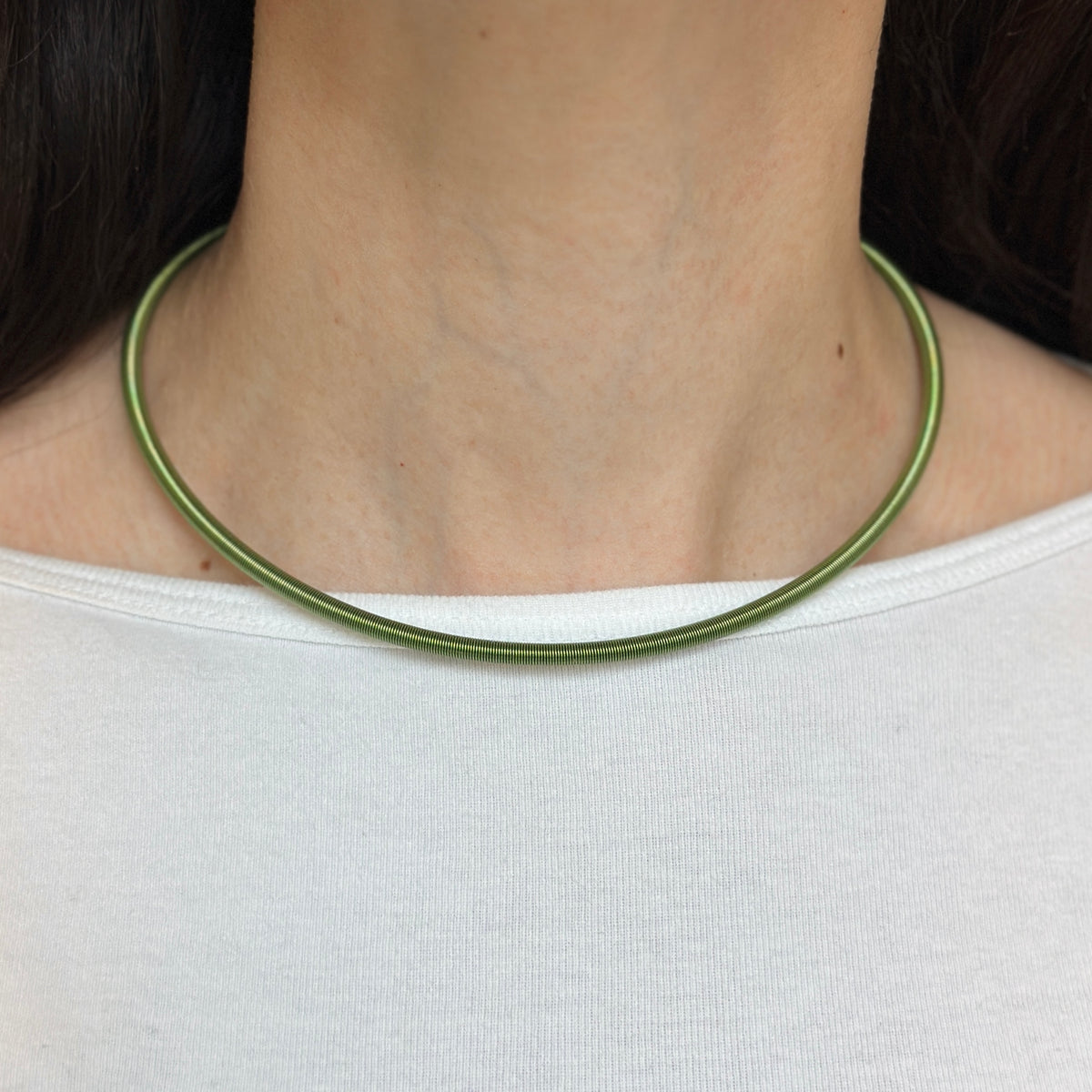 Stainless Steel Green 4mm Spiral Collar Necklace 16.5"