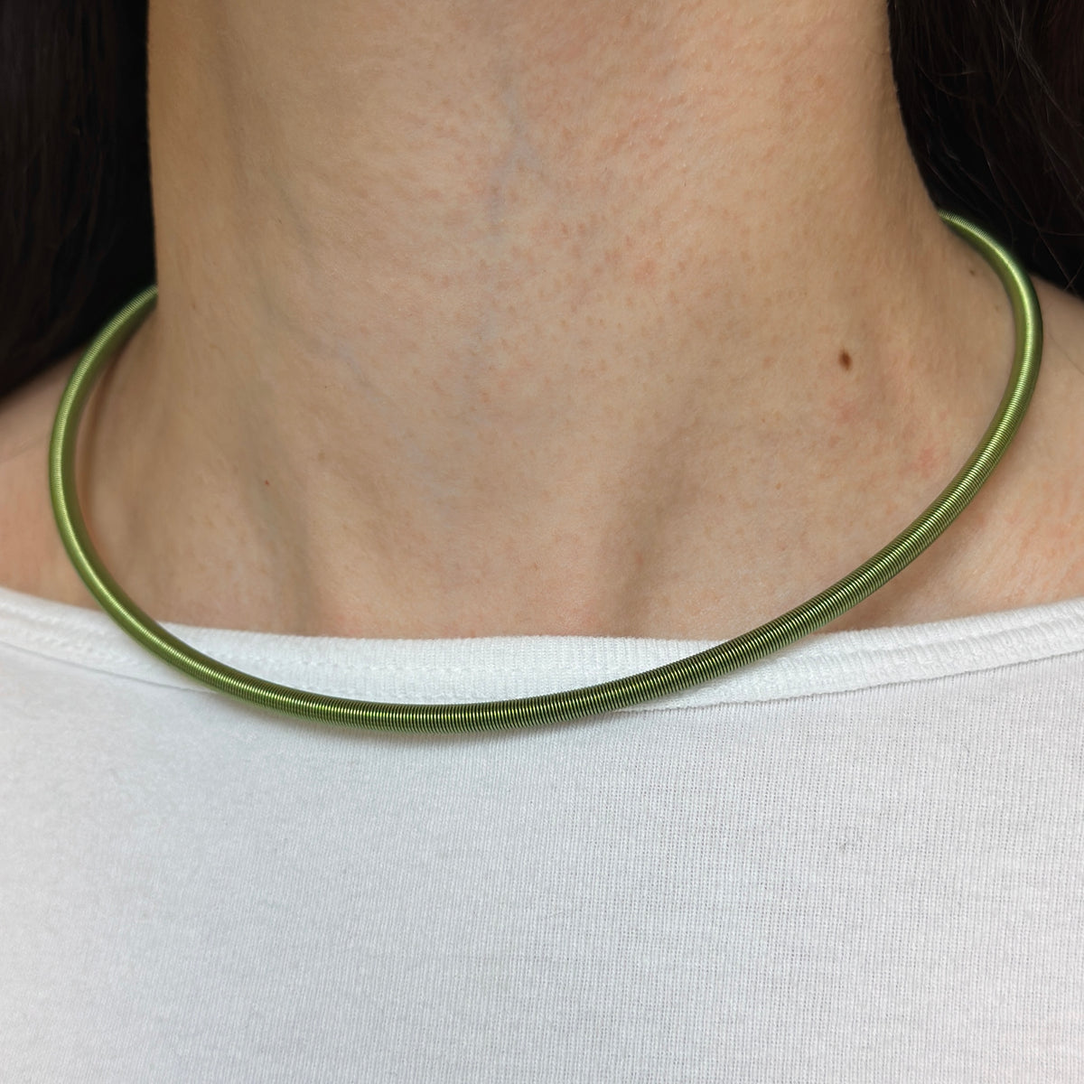 Stainless Steel Green 4mm Spiral Collar Necklace 16.5"
