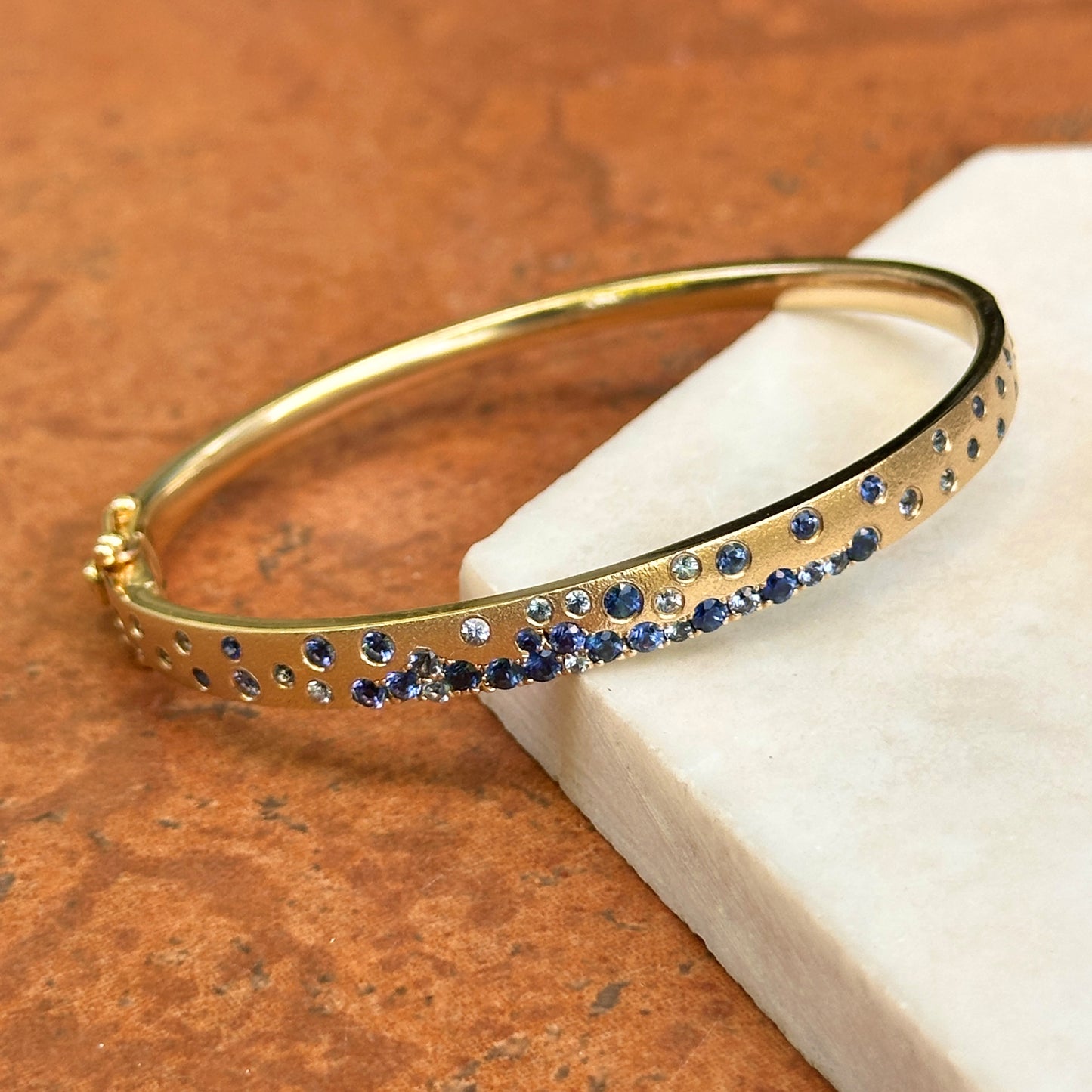 14KT Yellow Gold Multi-Shade Blue Sapphire Hinged Bangle Bracelet