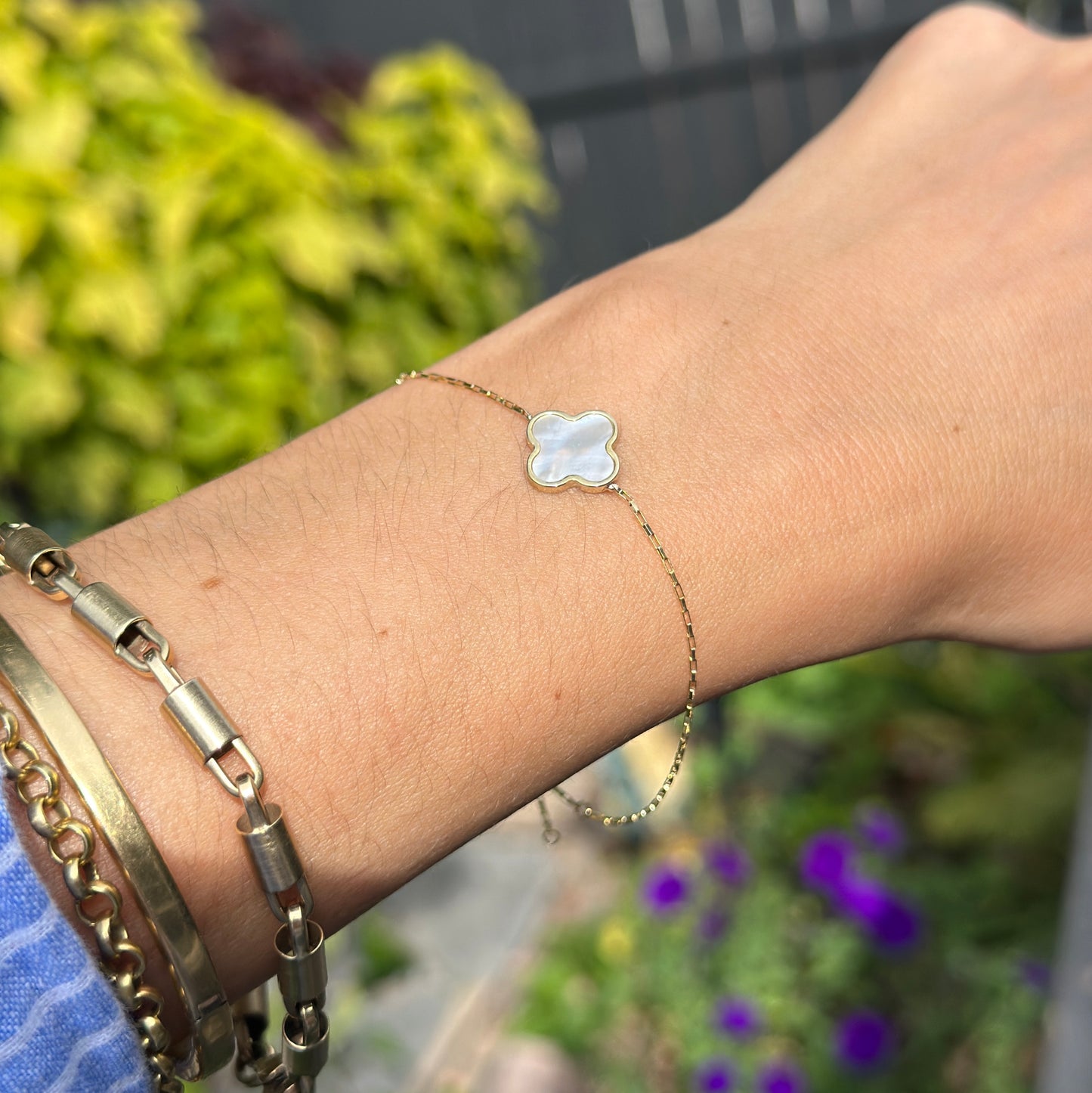 14KT Yellow Gold 12mm Mother of Pearl Clover Station Paperclip Chain Bracelet