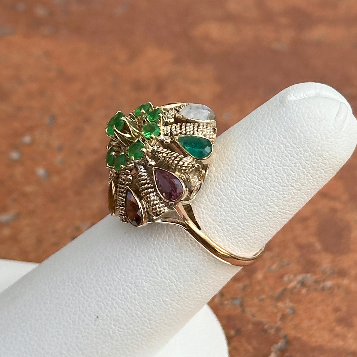 Estate 14KT Yellow Gold Emerald Gemstone Ballerina Ring