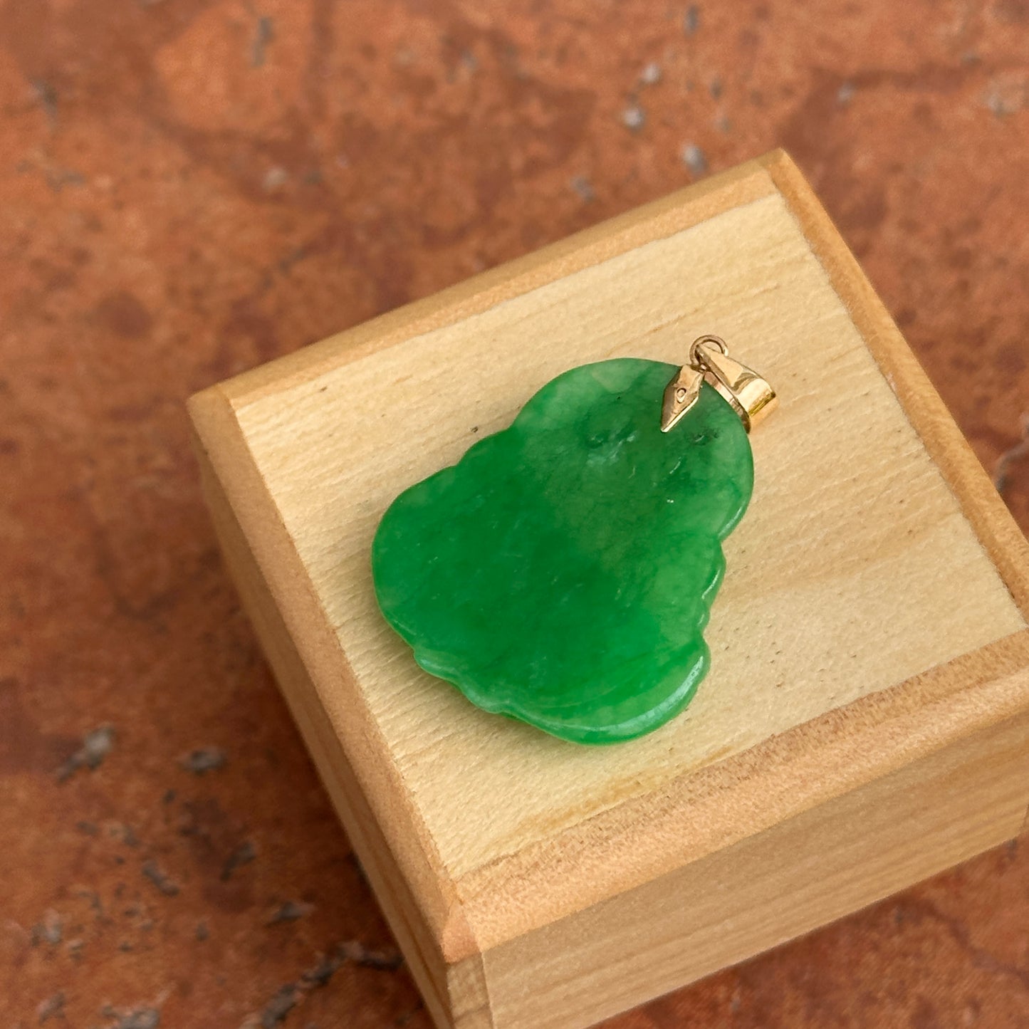 Estate 14KT Yellow Gold Carved Green Jade Buddha Pendant