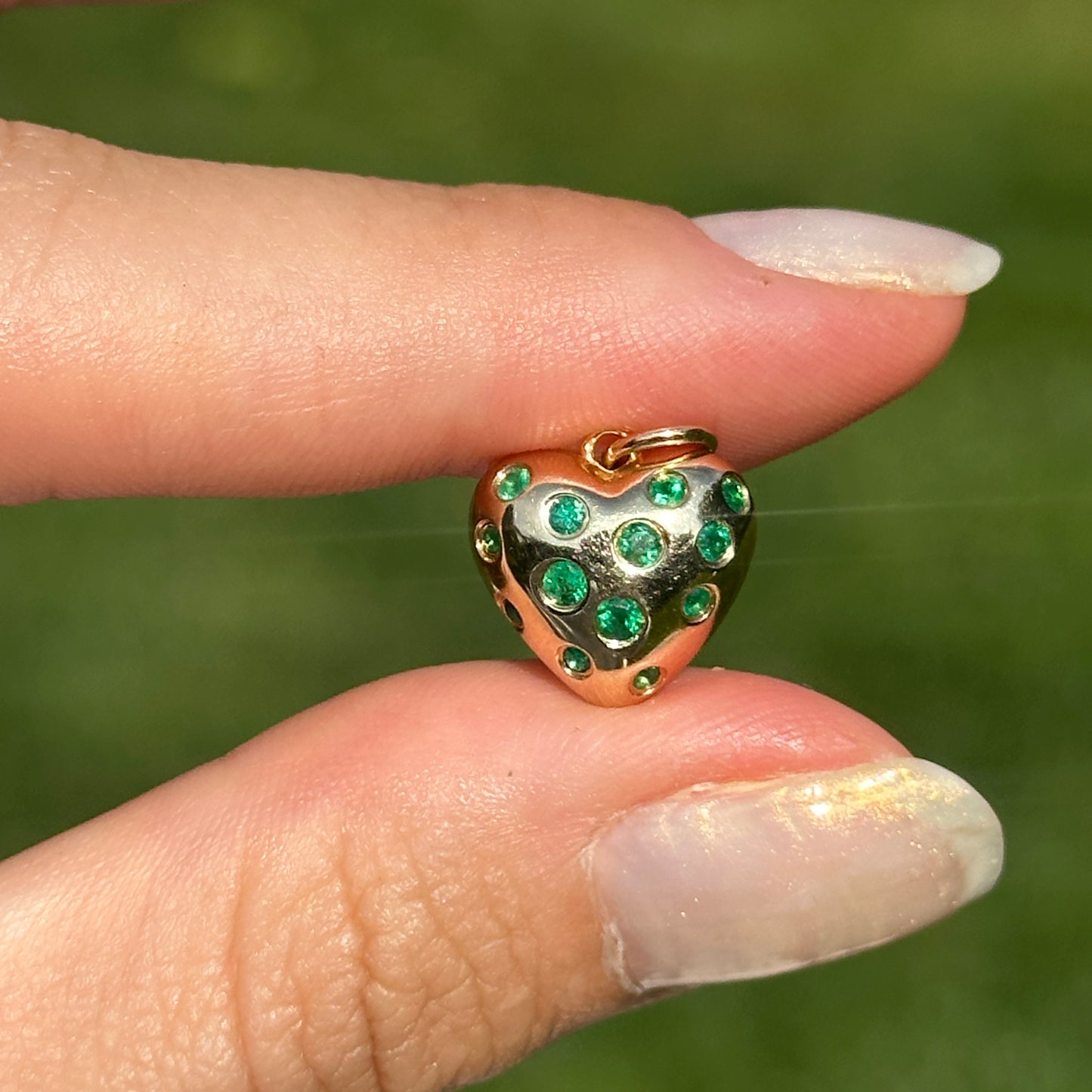 14KT Yellow Gold Gypsy-Set Emerald Puffed Heart Pendant Charm