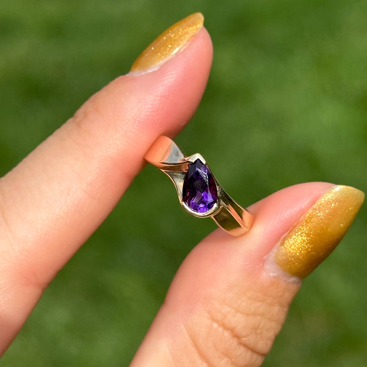 Estate 10KT Yellow Gold Tilted Pear Amethyst Solitaire Ring