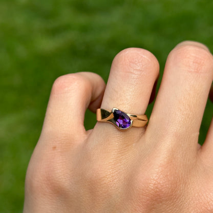 Estate 10KT Yellow Gold Tilted Pear Amethyst Solitaire Ring