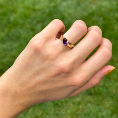 Estate 10KT Yellow Gold Tilted Pear Amethyst Solitaire Ring