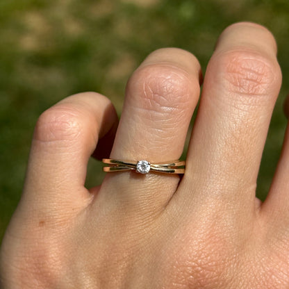 Estate 10KT Yellow Gold Round .11 CT Diamond Ring