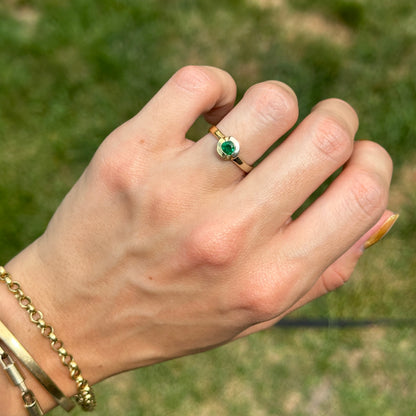 Estate 18KT Yellow Gold Bezel Round Emerald Ring