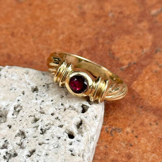 Estate 14KT Yellow Gold Round Garnet Ridged Band Ring
