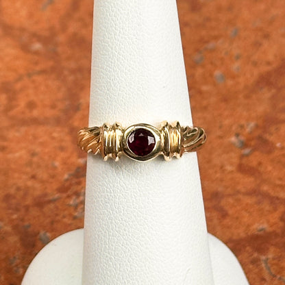 Estate 14KT Yellow Gold Round Garnet Ridged Band Ring