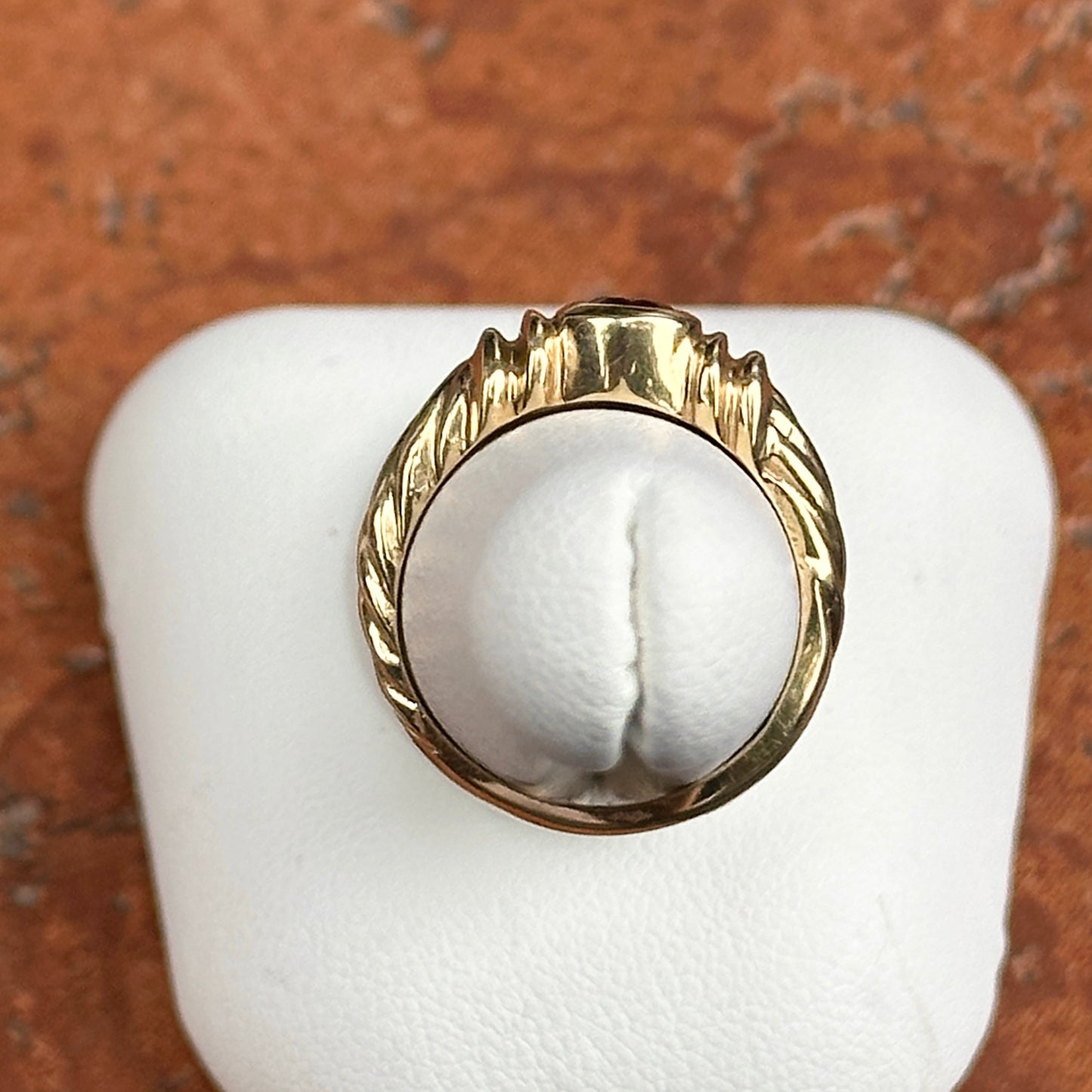 Estate 14KT Yellow Gold Round Garnet Ridged Band Ring