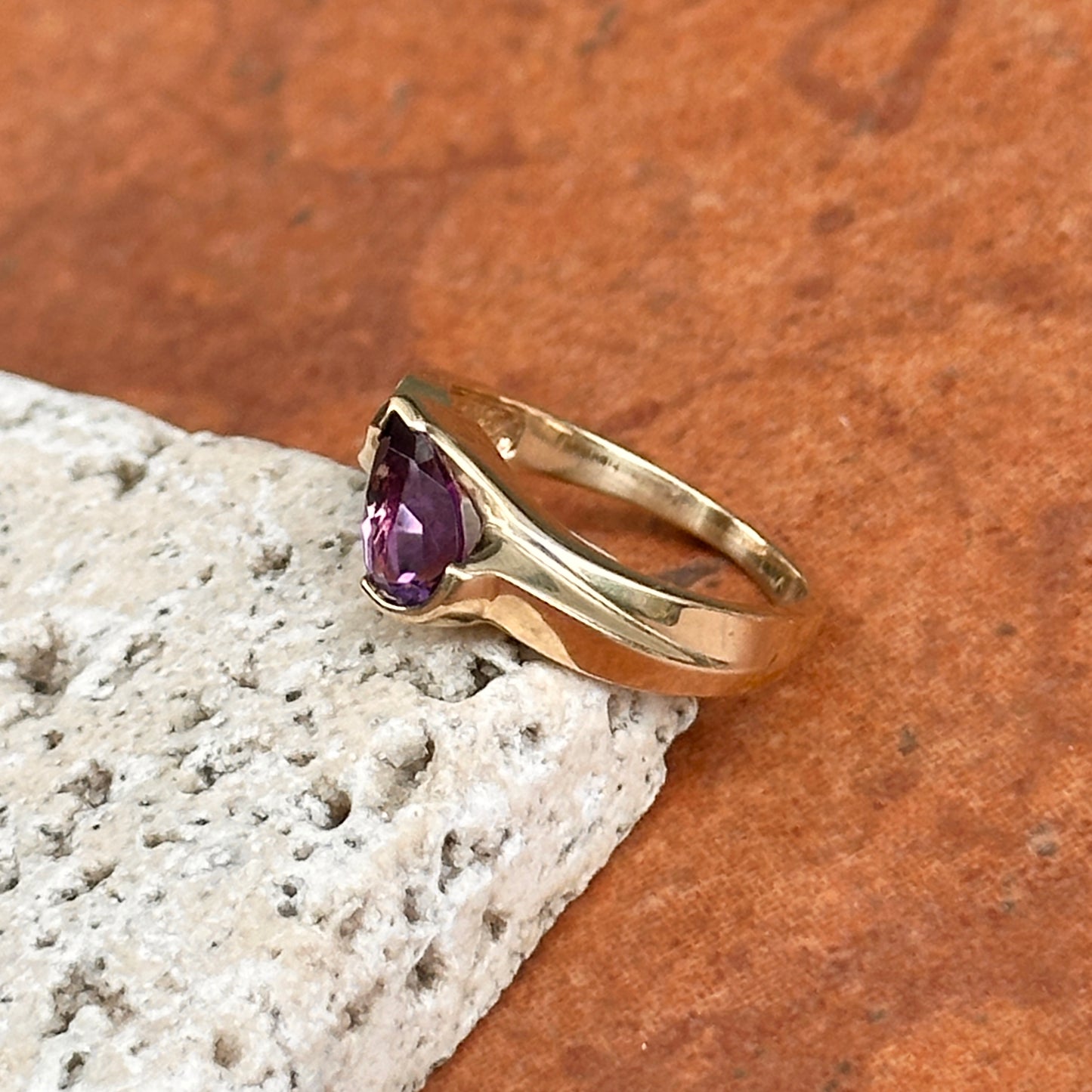 Estate 10KT Yellow Gold Tilted Pear Amethyst Solitaire Ring