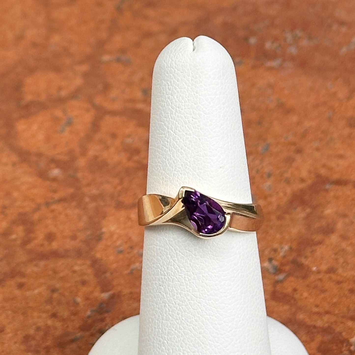 Estate 10KT Yellow Gold Tilted Pear Amethyst Solitaire Ring
