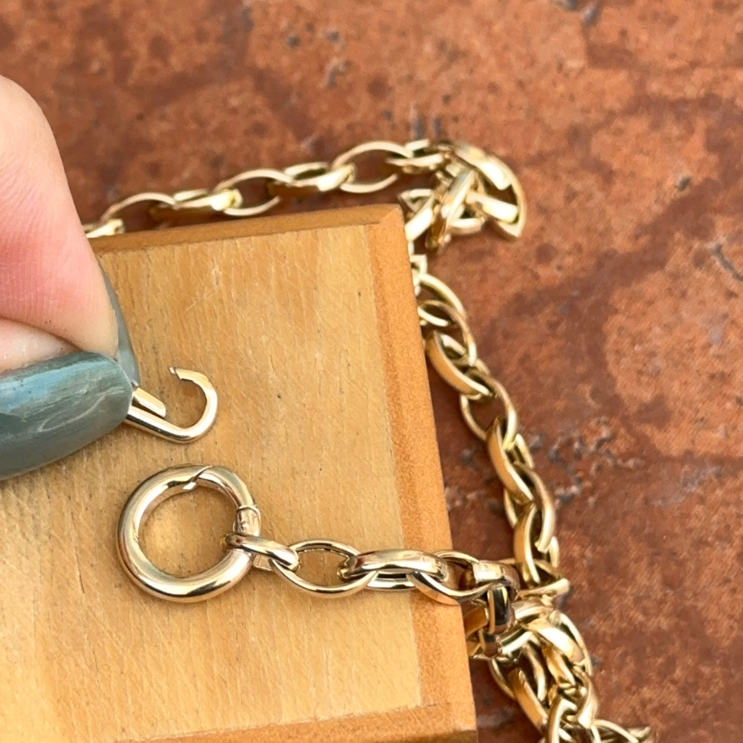 14KT Yellow Gold Oval Chain Swivel Hinged Clasp Charm Hanger Necklace 18"