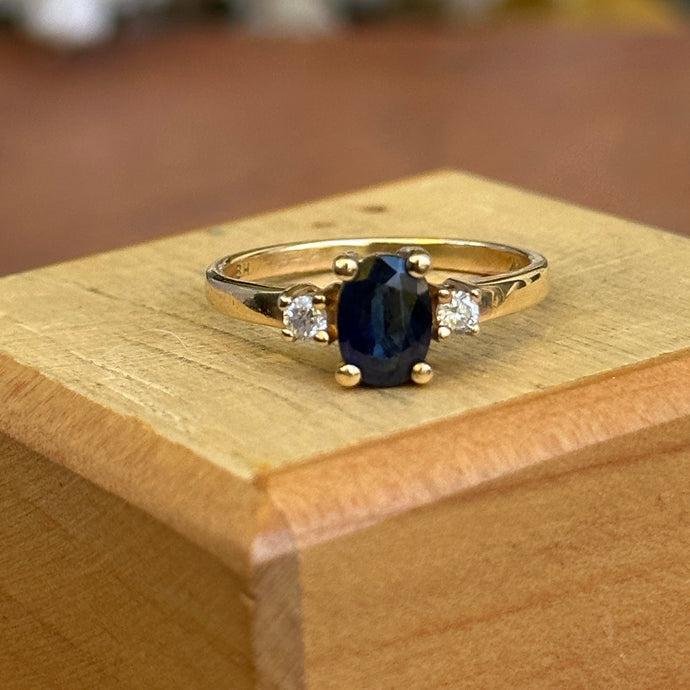 Estate 14KT Yellow Gold Oval Blue Sapphire + Round Diamond Accent Ring
