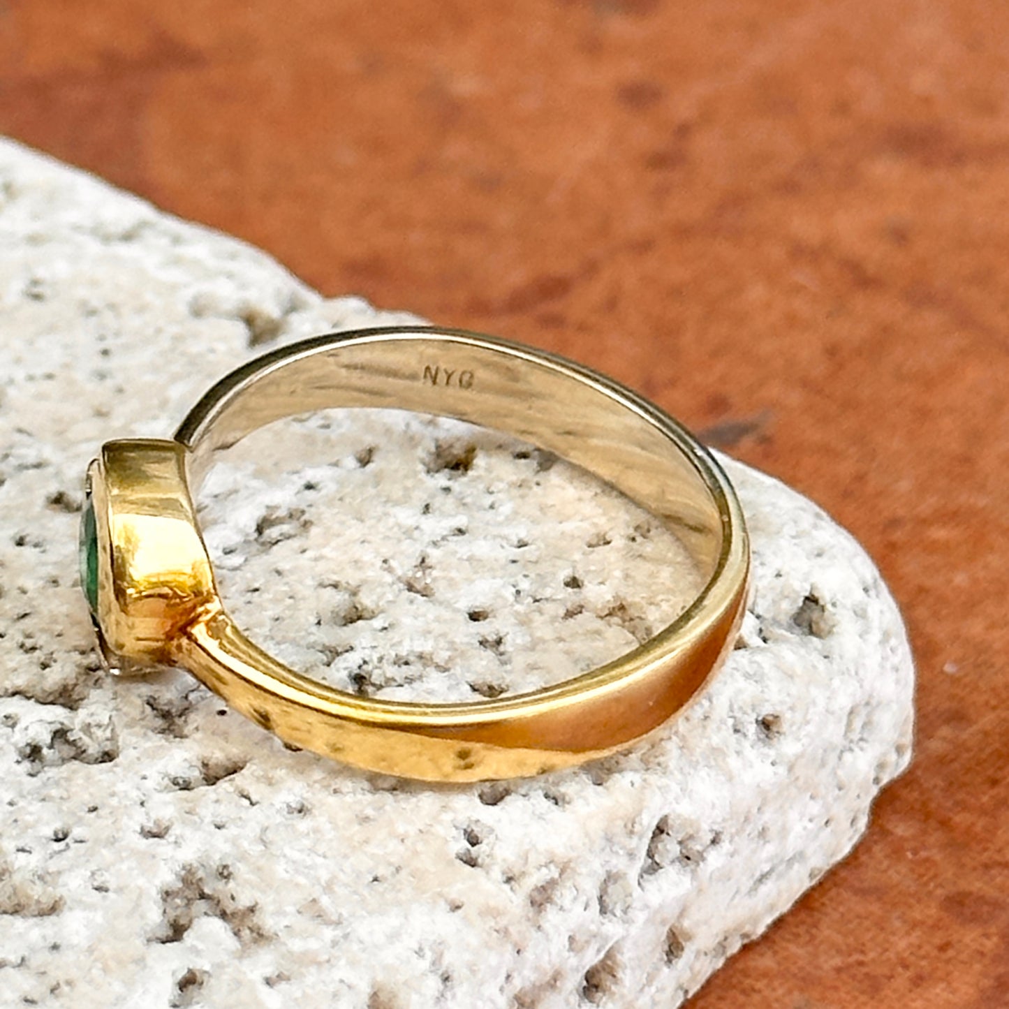 Estate 18KT Yellow Gold Bezel Round Emerald Ring