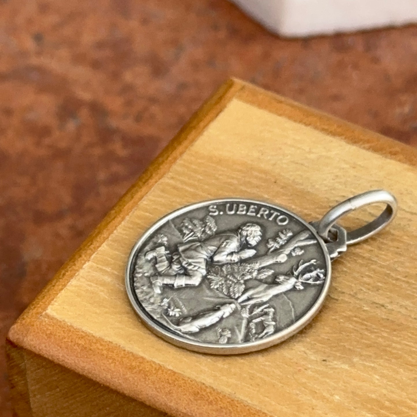 Sterling Silver Antiqued St Uberto Round Medal Pendant 18mm