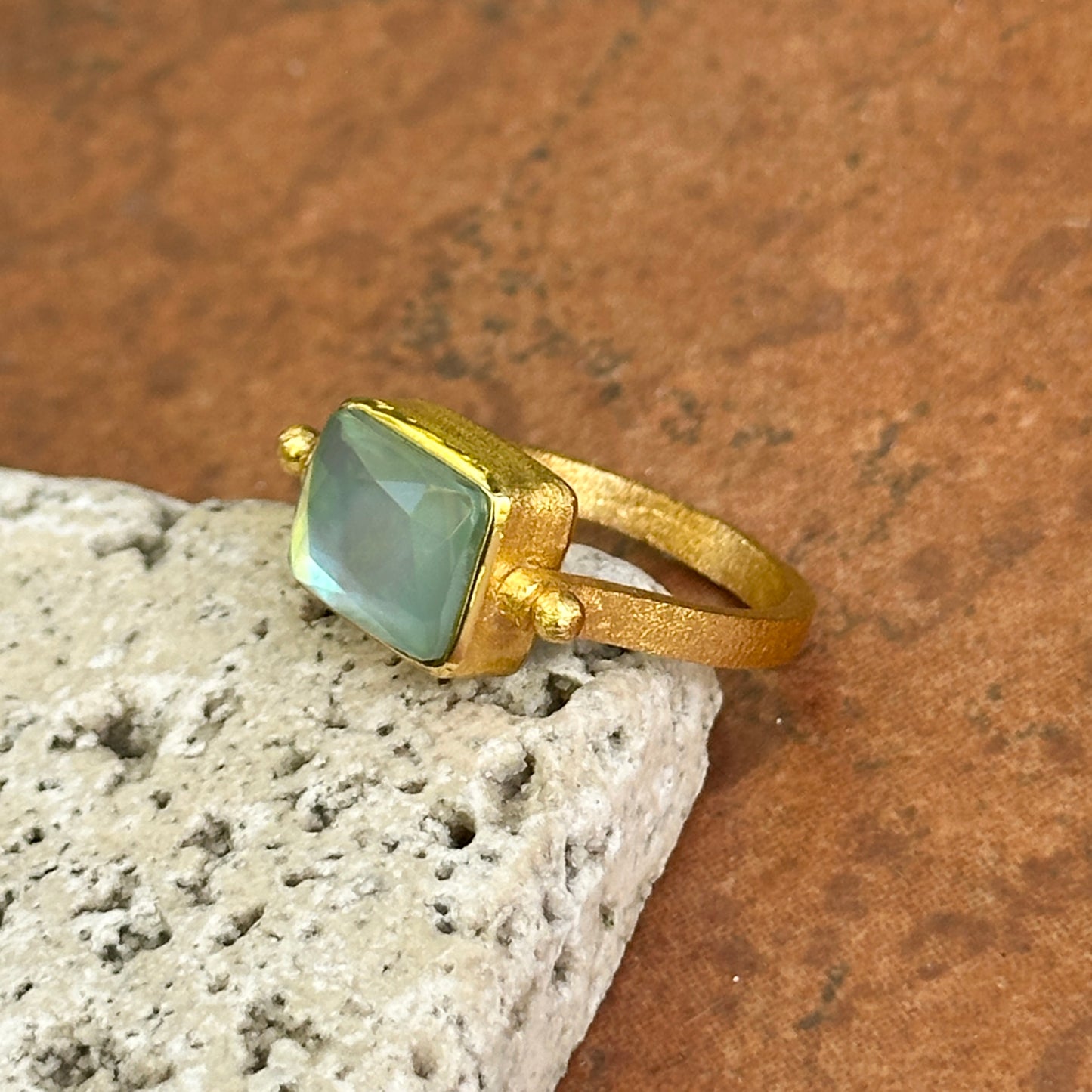 18KT Yellow Gold-Plated White + Green Stone Reversible Textured Ring